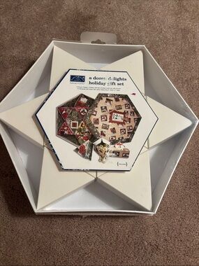Holiday Gift Set Star-Shaped Packaging in White